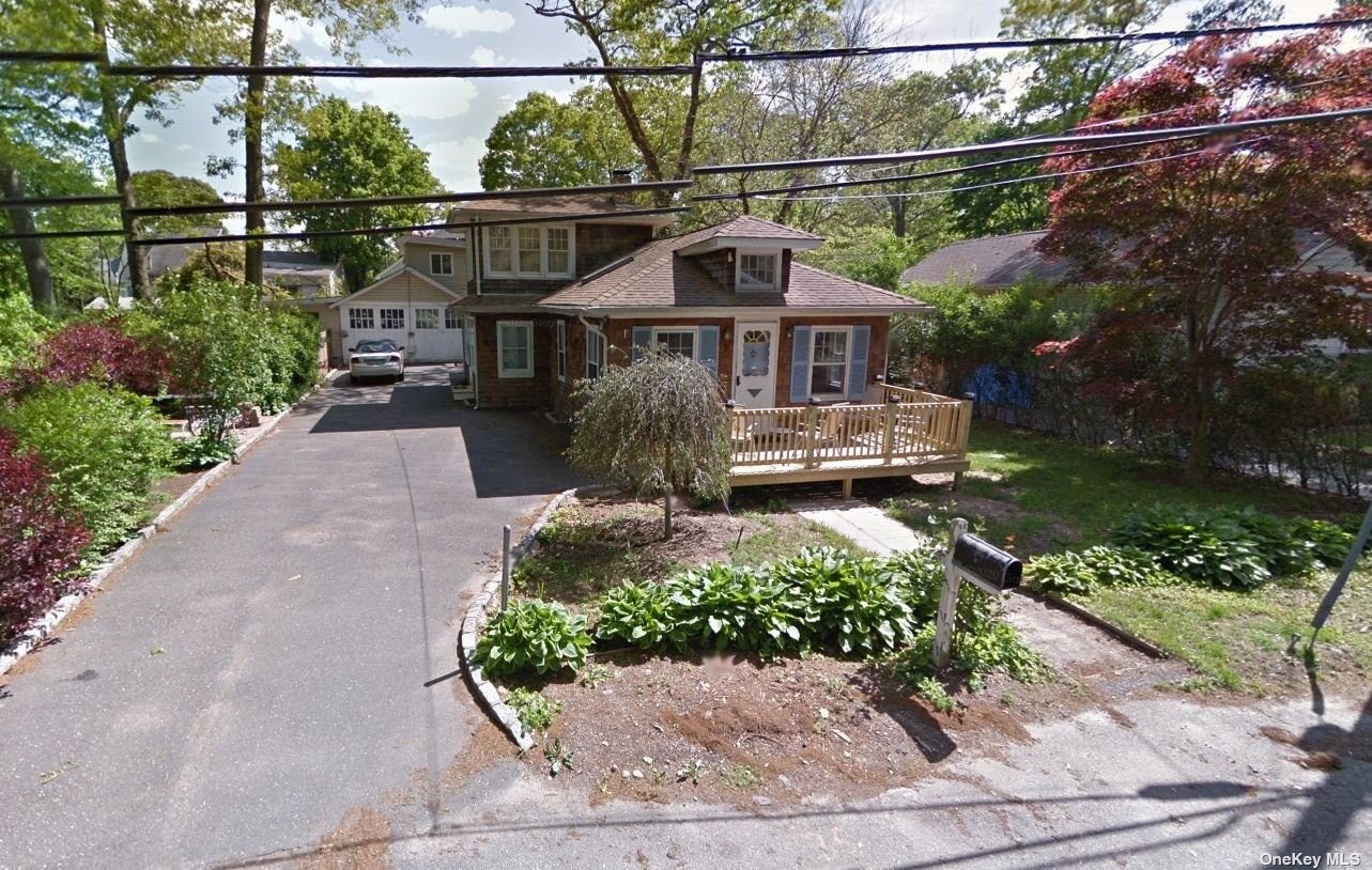 Single Family in Ronkonkoma - Forest  Suffolk, NY 11779