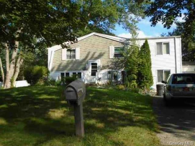 Single Family in Stony Brook - Ivy League  Suffolk, NY 11790