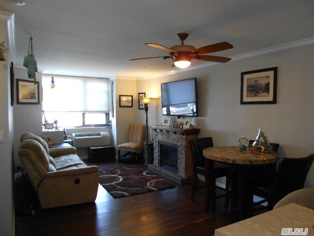 Beautiful,  One Bedroom ,  Apartment That Is Very Tastefully Decorated In Desirable Park Place Condo.  Stainless Steel Appliances,  Crown Molding And Hardwood Floors. 24/7 Security,  Pool,  Parking,  Gym,  Washer/Dryer And Large Storage Cabana. Pet Friendly,  Close To Lirr,  Restaurants,  Shopping And The Beach.  Make This Your First Summer In Long Beach