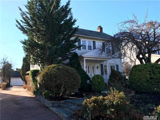 Classic 3Br, 2.5 Ba Ch Colonial In Mid-Block Location Offers Great Living Space With Easy Floor Plan And Spacious Family Room At Back Opening To Covered Patio And Lovely Property. Conveniently Located Close To Town, Train, School And All The Best Manhasset Has To Offer.