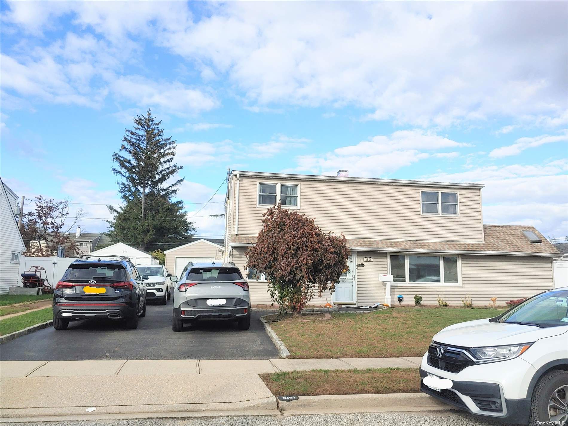 Single Family in Levittown - Dorset  Nassau, NY 11756