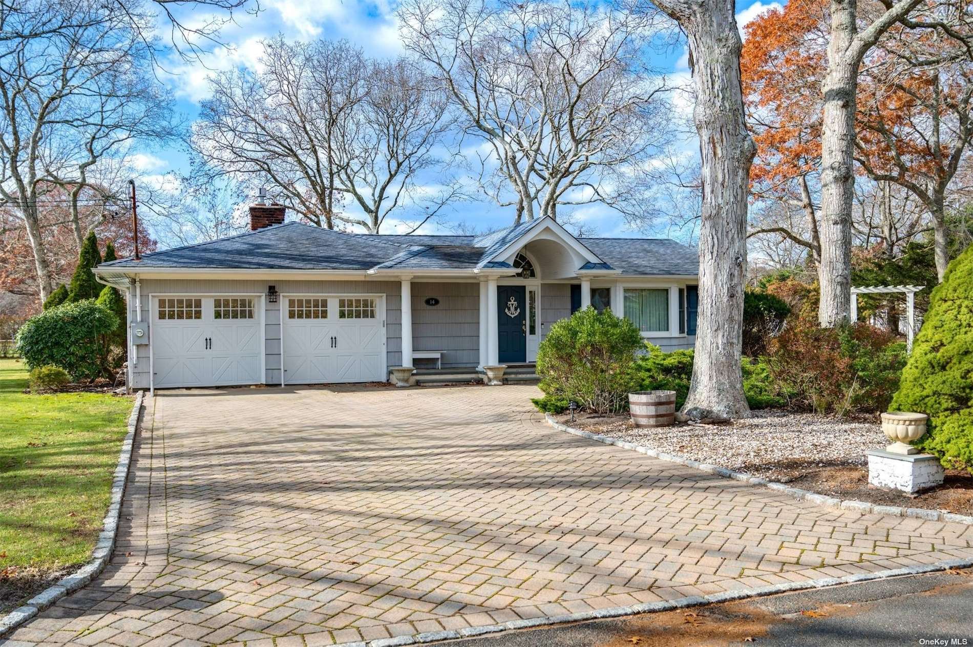 Single Family in East Quogue - Landing  Suffolk, NY 11942