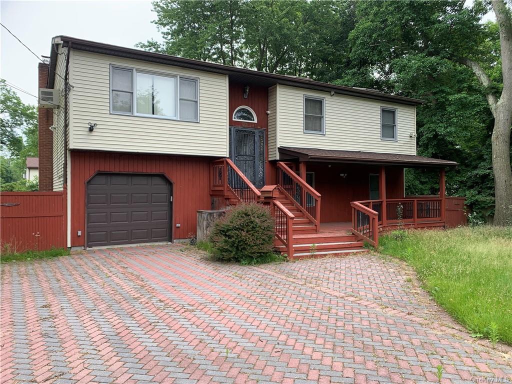 Single Family in Wheatley Heights - Perry  Suffolk, NY 11798