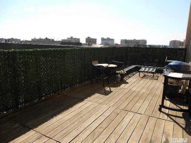 This Is A Hidden Treasure In Desirable Park Place Condo.  Large,  2 Bedroom,  2 Bath Corner Unit W/Bonus Roof Deck *30'Ft X 10'Ft With Outrageous Views. Bright And Airy With Updated Kitchen And Baths.  24/7 Security,  Large In-Ground Pool,  Washer/Dryer In Unit And Parking. Lots Of Closets. Pet Friendly With Restrictions. This Will Not Last...Must See!!