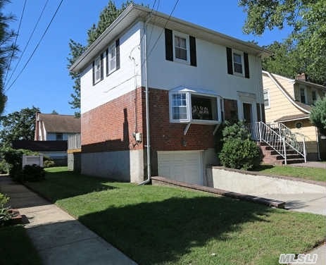 Beautiful Young Col Located In Great Neck On Quiet Street Near Lirr & Shopping! Spacious Open Floor Plan W/ New Eik W/ Granite & Ss Appliances. Sliding Door  Leads To A Large Deck & Fenced In Backyard. Cac & Wood Floor Throughout.  Part Of Gn Award Winning South S.D.  (Lakeville Elementary) & Fabulous Gn Park District,  This Home Will Not Last!