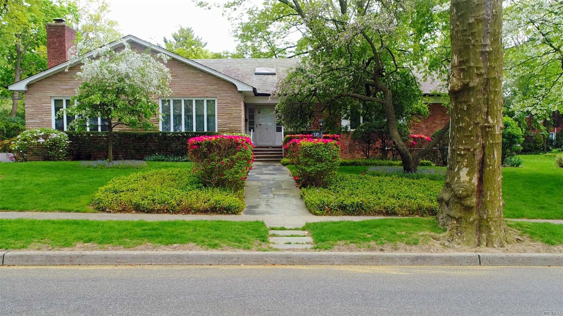 University Gardens Custom Sprawling Ranch On One Of The Most Desirable Locations. Grand Vaulted Sky-Lit Entry Foyer With Guest Powder Room. Wonderful Interiors, High Ceilings, Hardwood Floors. Formal Entertaining Living Room/Dining Room. Large Family Room With Fireplace. Eat-In Kitchen Leading To Deck And Backyard. Very Large Paneled Basement Gas Heat. Generator. Lakeville Elementary. Great Neck South Middle/High Schools. Conveniently Located Near To Transportation & Northern Blvd.