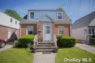 Single Family in New Hyde Park - Bryant Avenue  Nassau, NY 11040