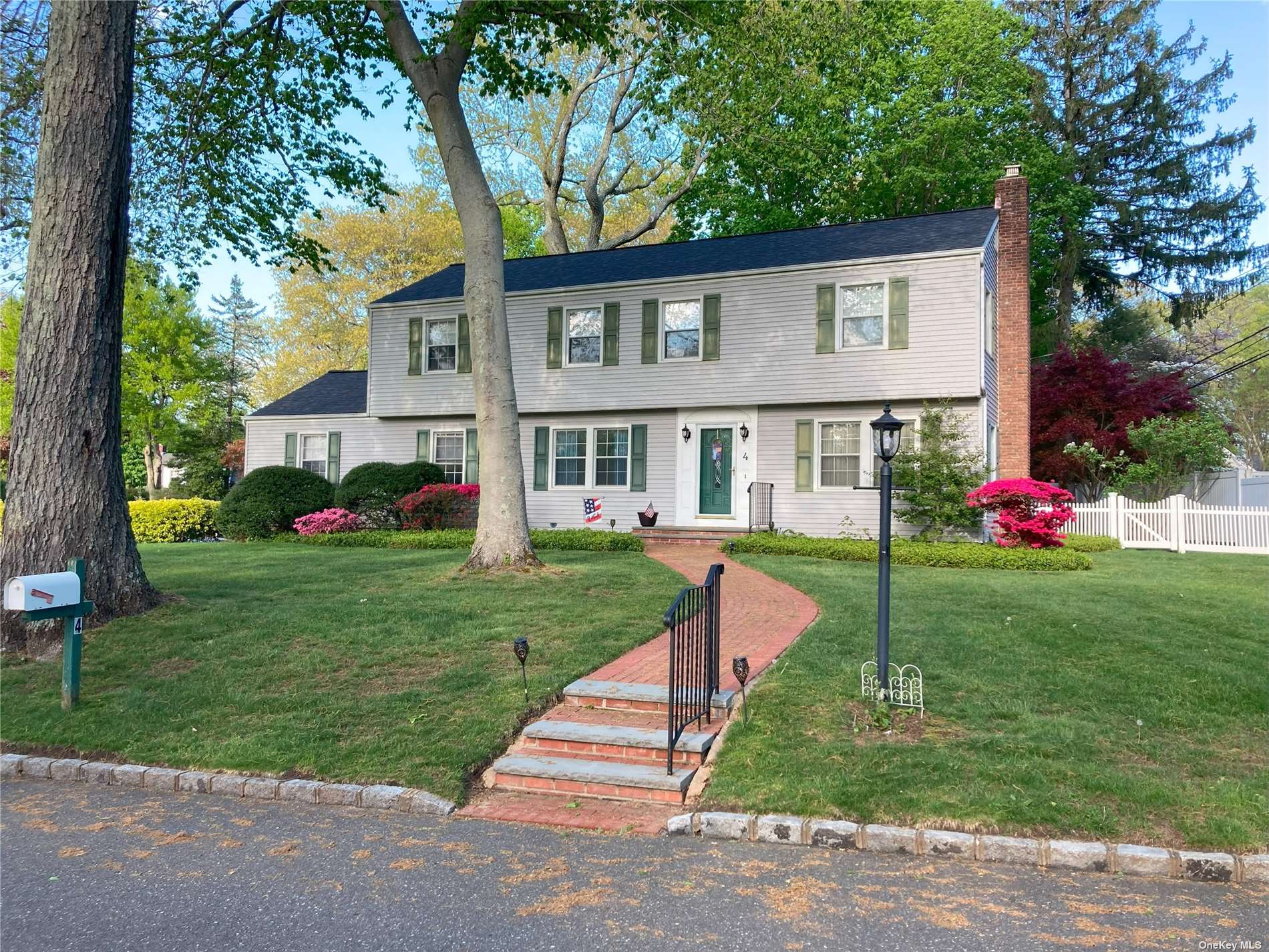 Single Family in Cold Spring Harbor - Heritage  Suffolk, NY 11724