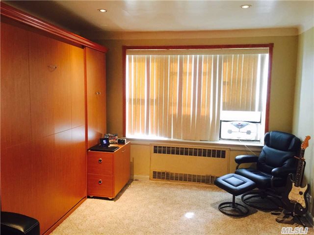 Only 10% Down Makes This Spacious L-Shaped Studio W Queen Murphy Bed, Walk-In Closet/2nd Closet, Upgraded Bathroom, Eff Kitchen, Full Dining Room Located In A Beautiful Bldg, Your New Home. Recessed/High End Lighting. Storage Available For Fee. Immediate Parking Or Short Wait -$80. Located Off Main Btwn Union Tpke & Qb Just 10 Min From E/F Train/Express Bus. No Flip Tax.
