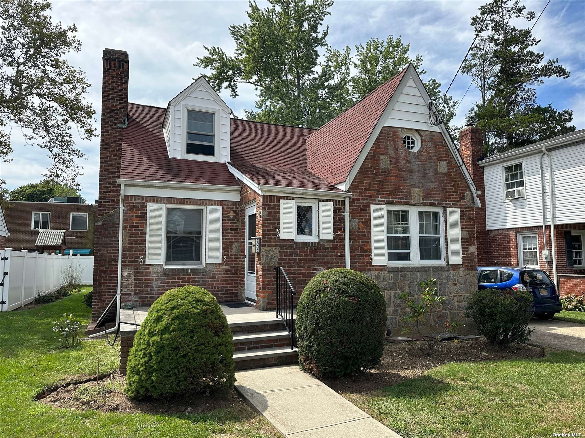 Single Family in West Hempstead - Collins  Nassau, NY 11552