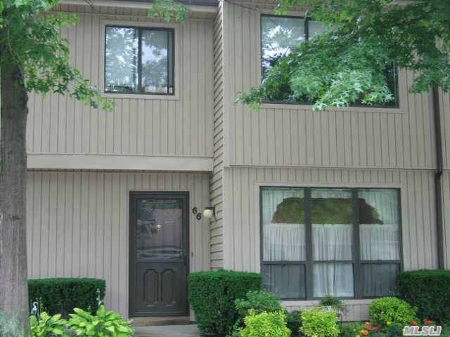 Outstanding Townhouse, Diamond Condition With Country Club Setting. Top Of The Line Exercise Equipment, Lots Of Available Parking, Close To Parkways, Shopping. No Maintenance Living. Townhouse Boasts A New Contemporary Glass Tile & Granite Eat-In Kitchen.