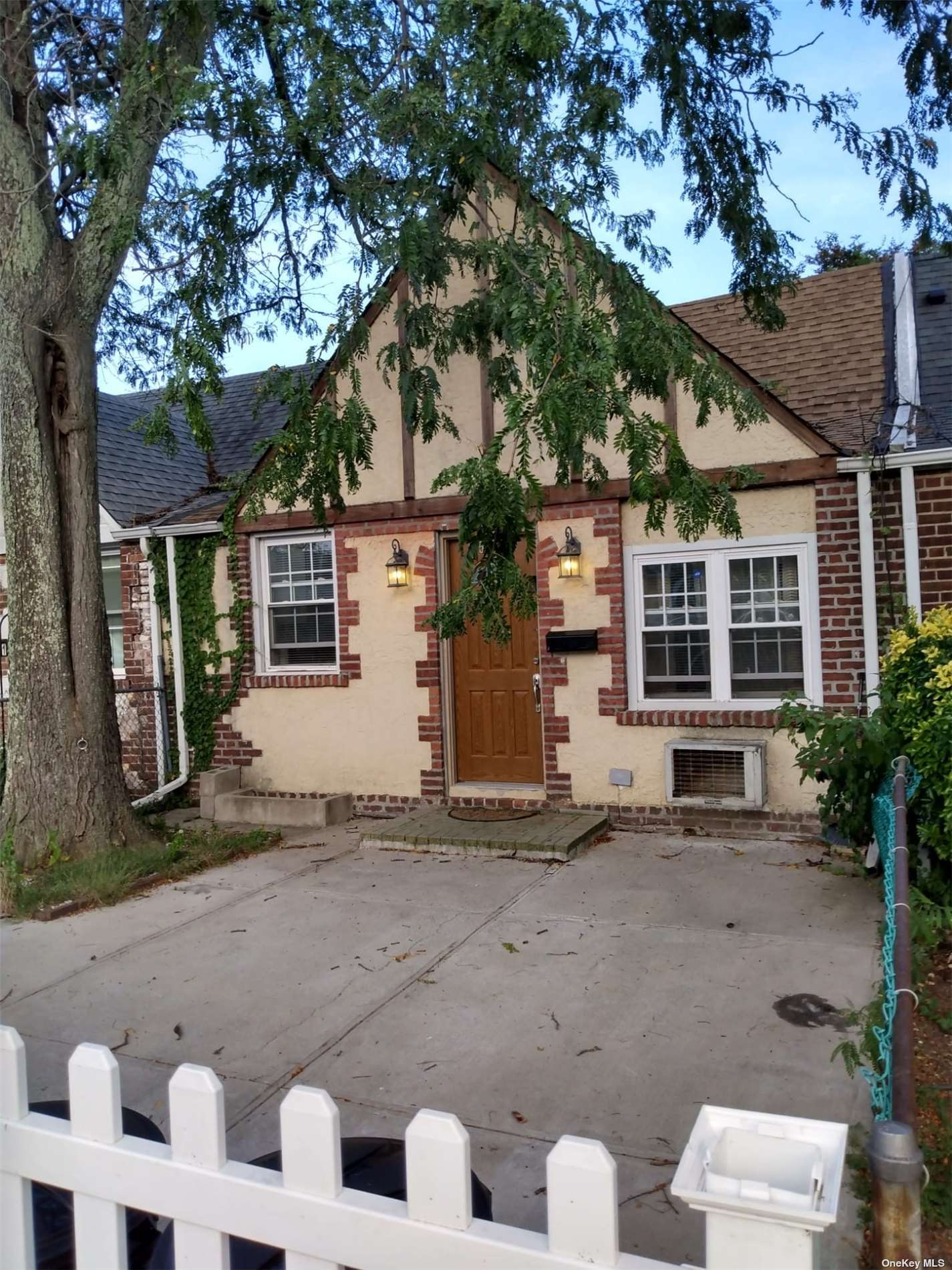 Single Family in Cambria Heights - 227th  Queens, NY 11411