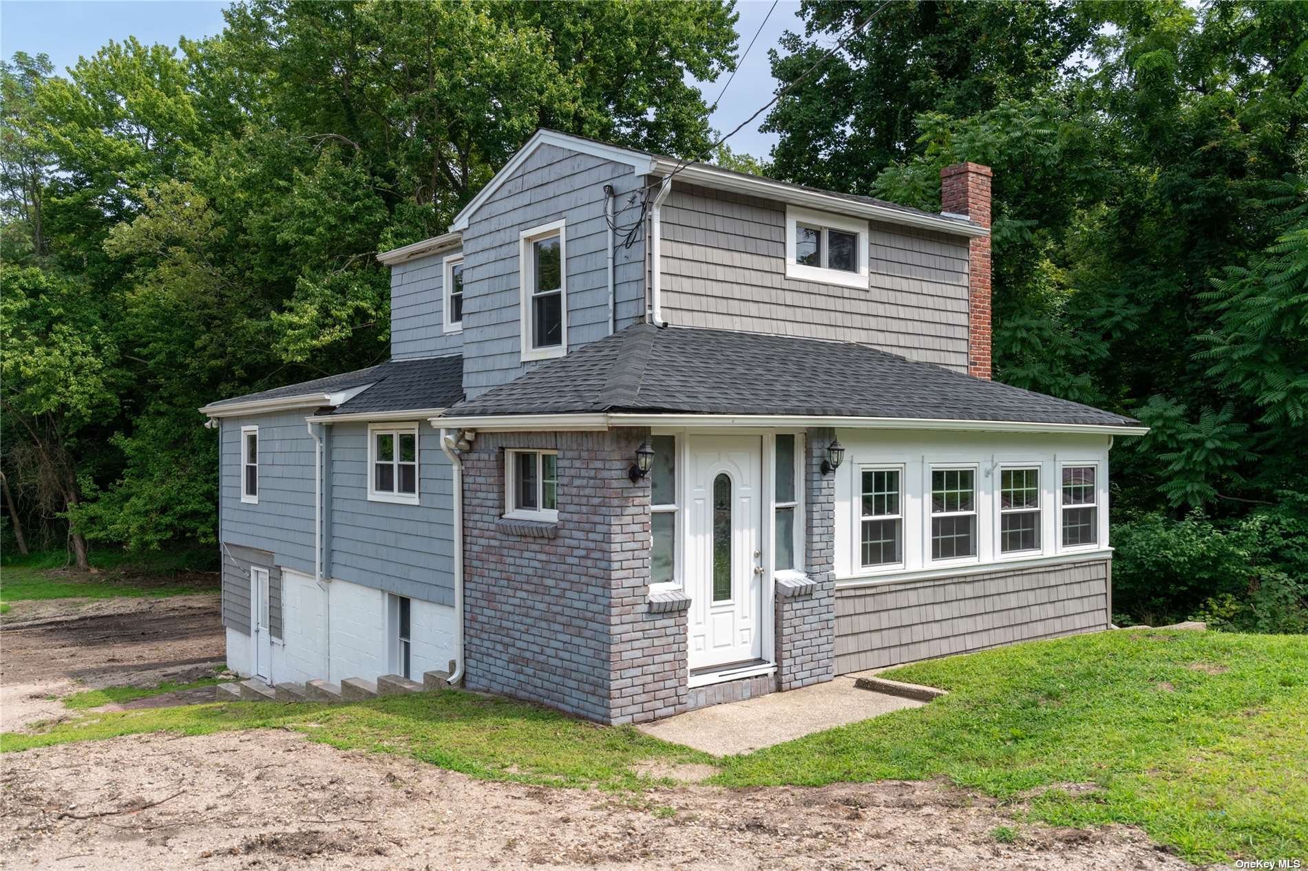 Single Family in Huntington - Shore  Suffolk, NY 11743