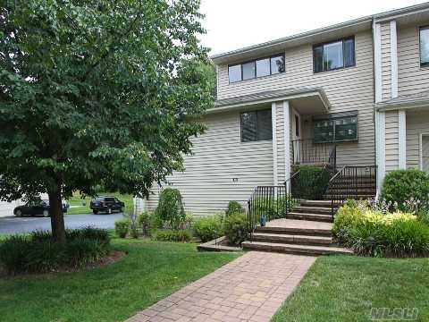 Move Right Into This Spectacular 3+1 Br Home In Most Desirable Woodbury Greens. Totally Redone With Gourm. Kitch.,3 1/2 Des.Baths, Hw Floors, Huge Fin. Walk Out Lower Level Overlooking Beautiful Park Like Green Belt Area. A True Des. Showcase-Move Right In! Pool&Tennis. Renowned Syosset S.D.