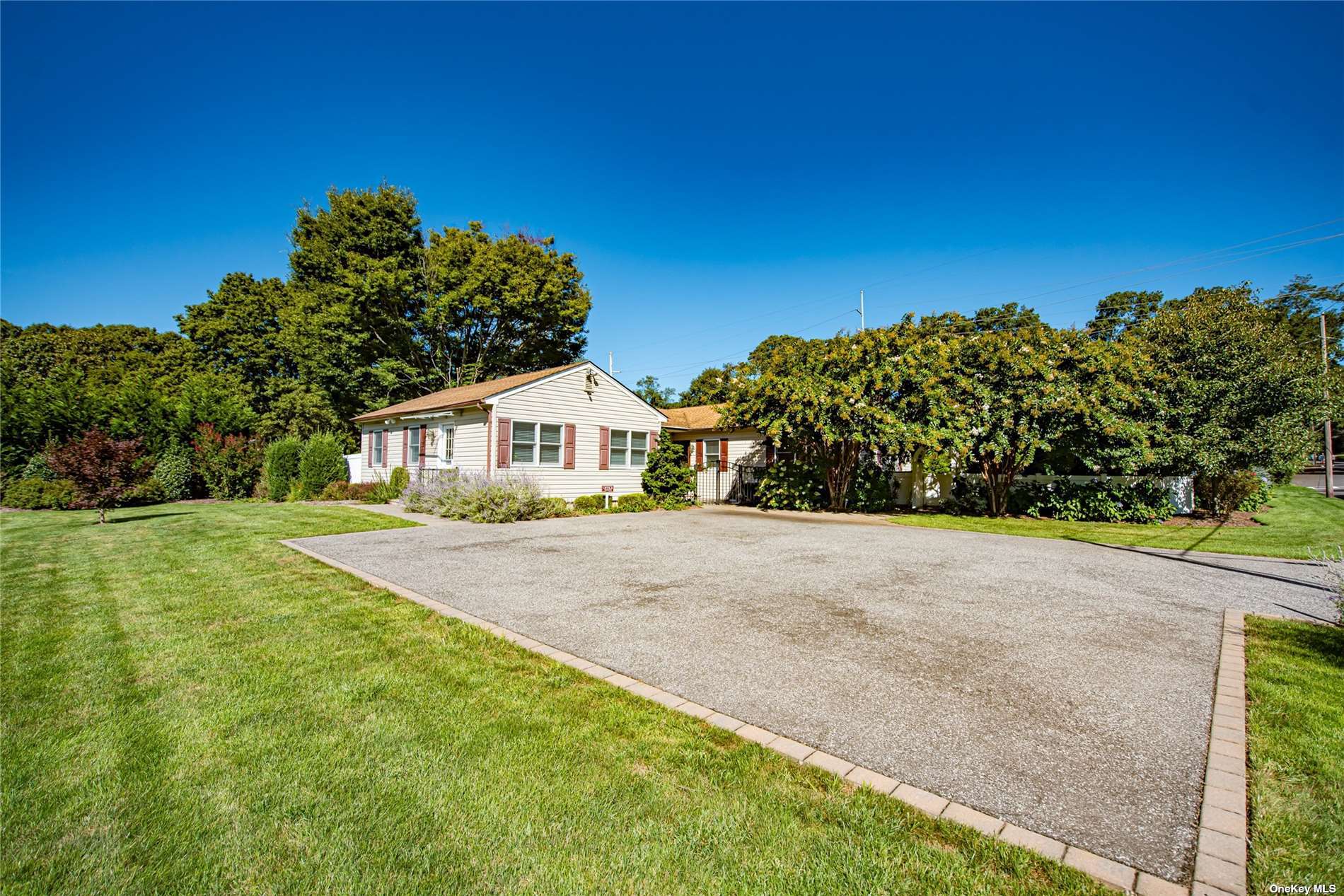 Single Family in Wading River - Gateway  Suffolk, NY 11792