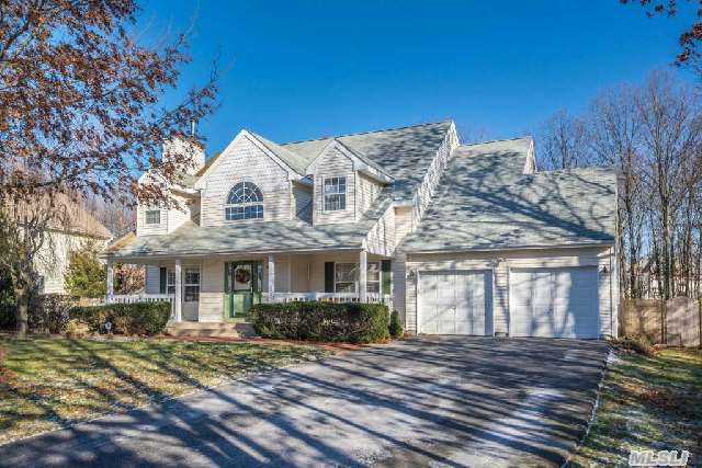 Bright Sunlight Surrounds You As You Enter This Inviting Home! Traditional Floor Plan, Hard Wood Flrs On 1st Level, Crown Molding, Lovely Eat-In Kitchen W/Granite Cntrs/Tile Flrs/New Ss Appl.Plenty Of Room For Kids To Play In Spacious Fin Basement.Lvrm W/Fpl, Master Bedrm Suite W/Private Bath.Set In A Perfect Private Location On A Quiet Cul-De-Sac.Level Fenced-In Yard.
