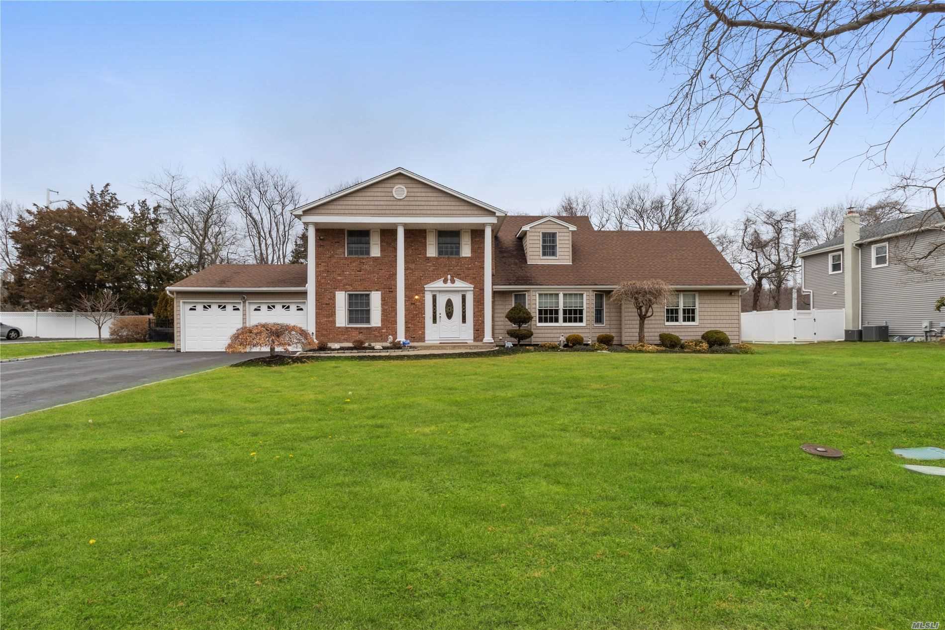 Priced to Sell! This 5 Bdrm Center Hall Colonial In The Castles Of Woodbury Featuring Large Rooms & A Fabulous Floor Plan. An EIK Boasts Wood Cabinetry, Center Island & Granite Counters. Country Club Private Yard Featuring A Sparkling Large Pool & Basketball Court. Off The Main Level Oversized Family Room Is A Spacious Office, Bedroom And Full Bath. This Extra Space Is Perfect For Guests. Wood Floors, A Full Finished Bsmt, W/Exercise Rm & So Much More. Berry Hill Elem. Welcome Home!