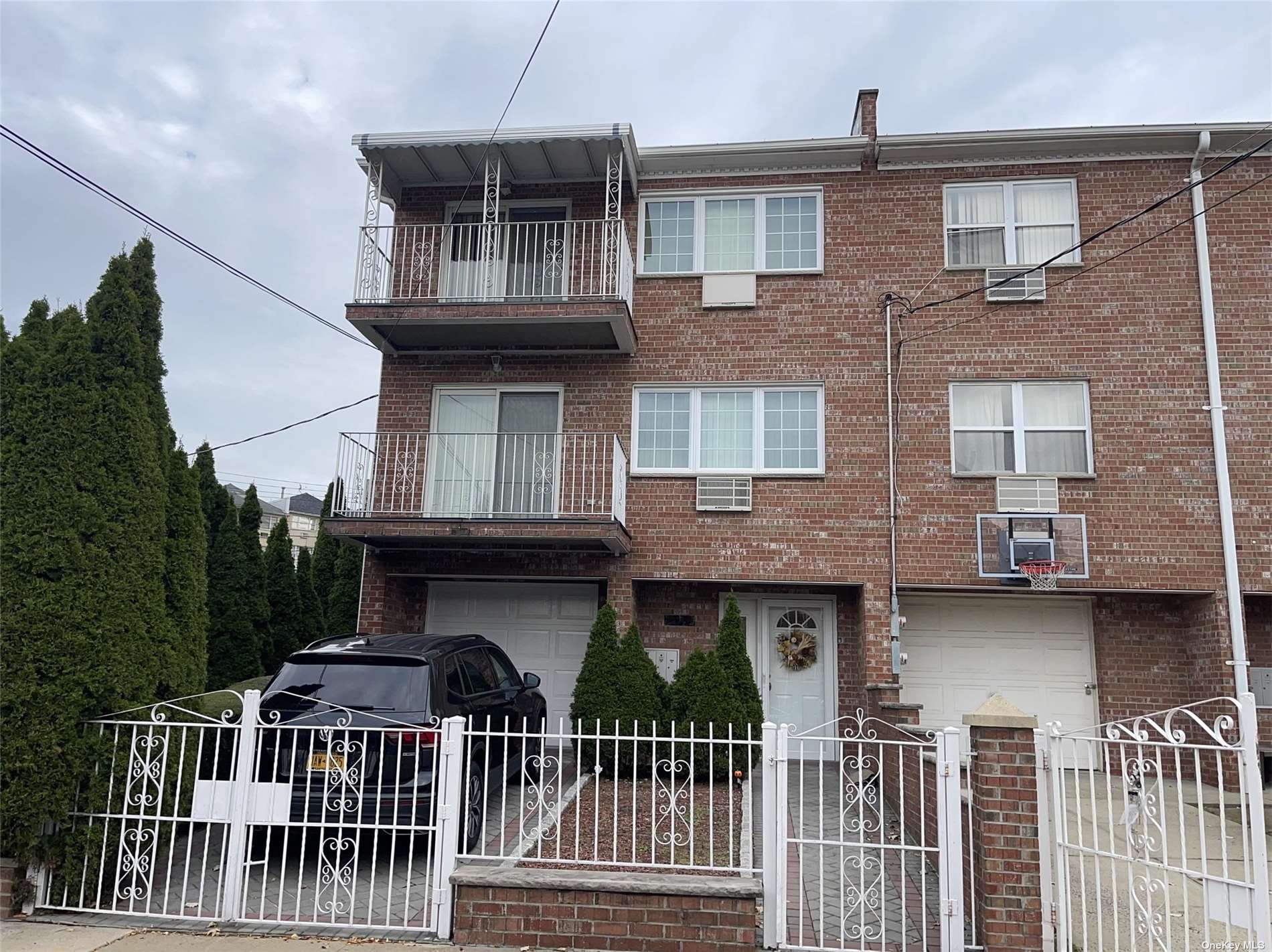 Apartment in East Elmhurst - Hazen  Queens, NY 11370