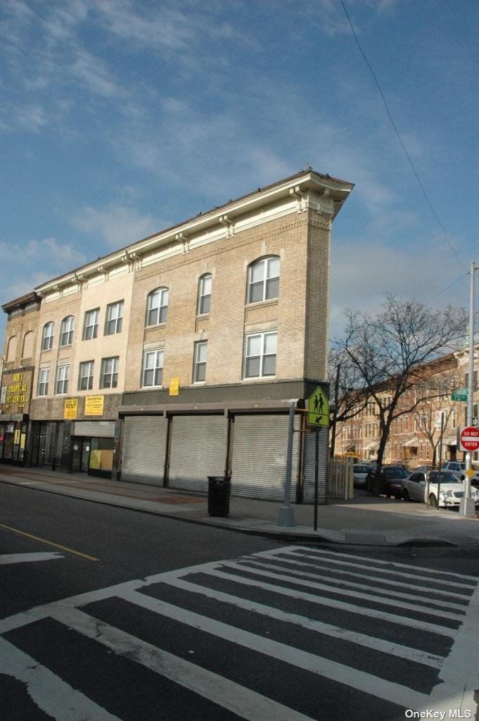 Apartment in Ridgewood - Myrtle Ave  Queens, NY 11385
