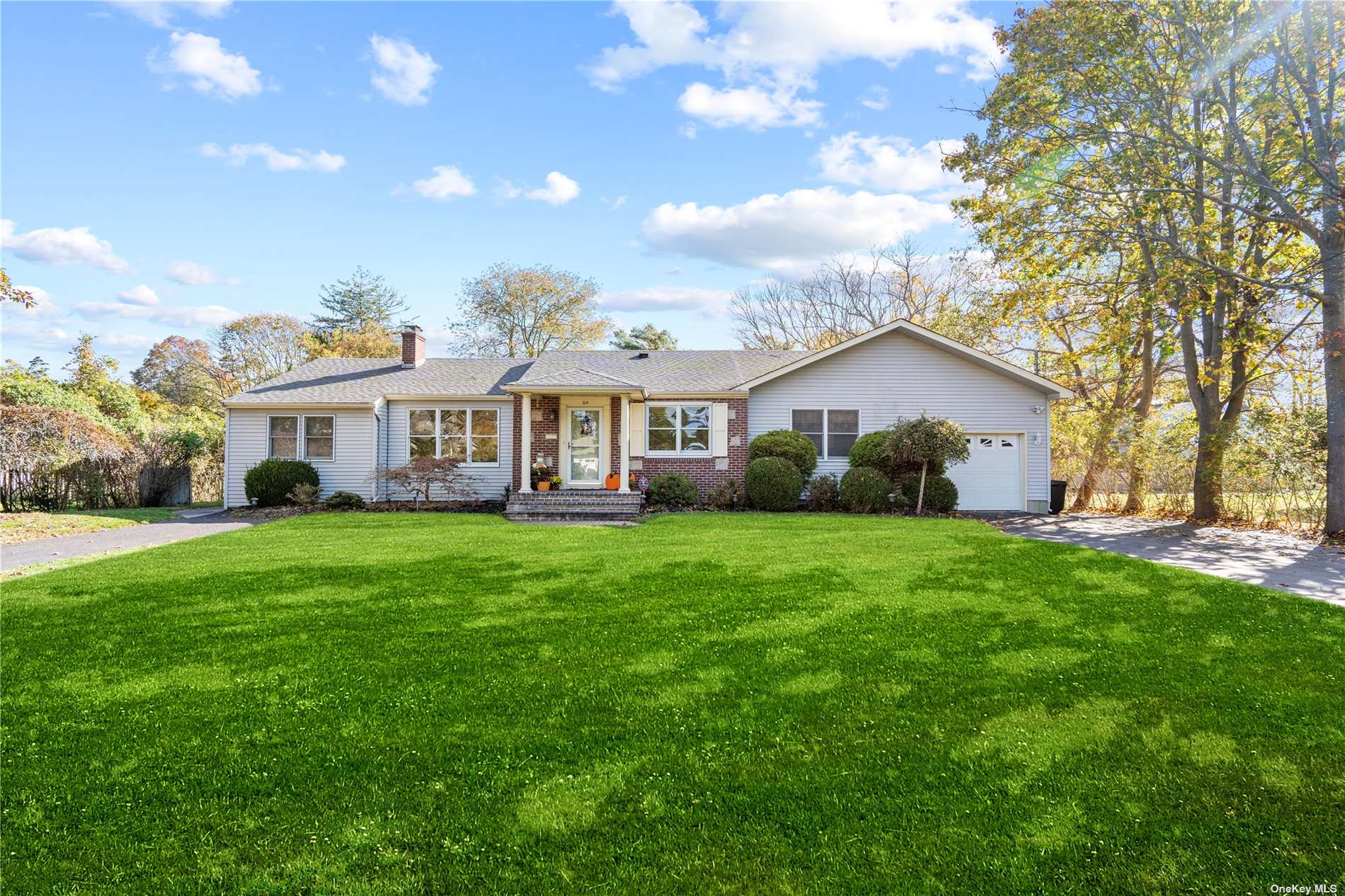 Single Family in East Patchogue - Southern  Suffolk, NY 11772