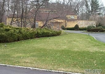 Wheatley Sd#2. Mbr Suite On Main Flr. Immaculate 5 Br, 4.5 Bth Contemporary On 2.08 Acres. Marble Entry Foyer, Hardwood Floors On 1st Flr