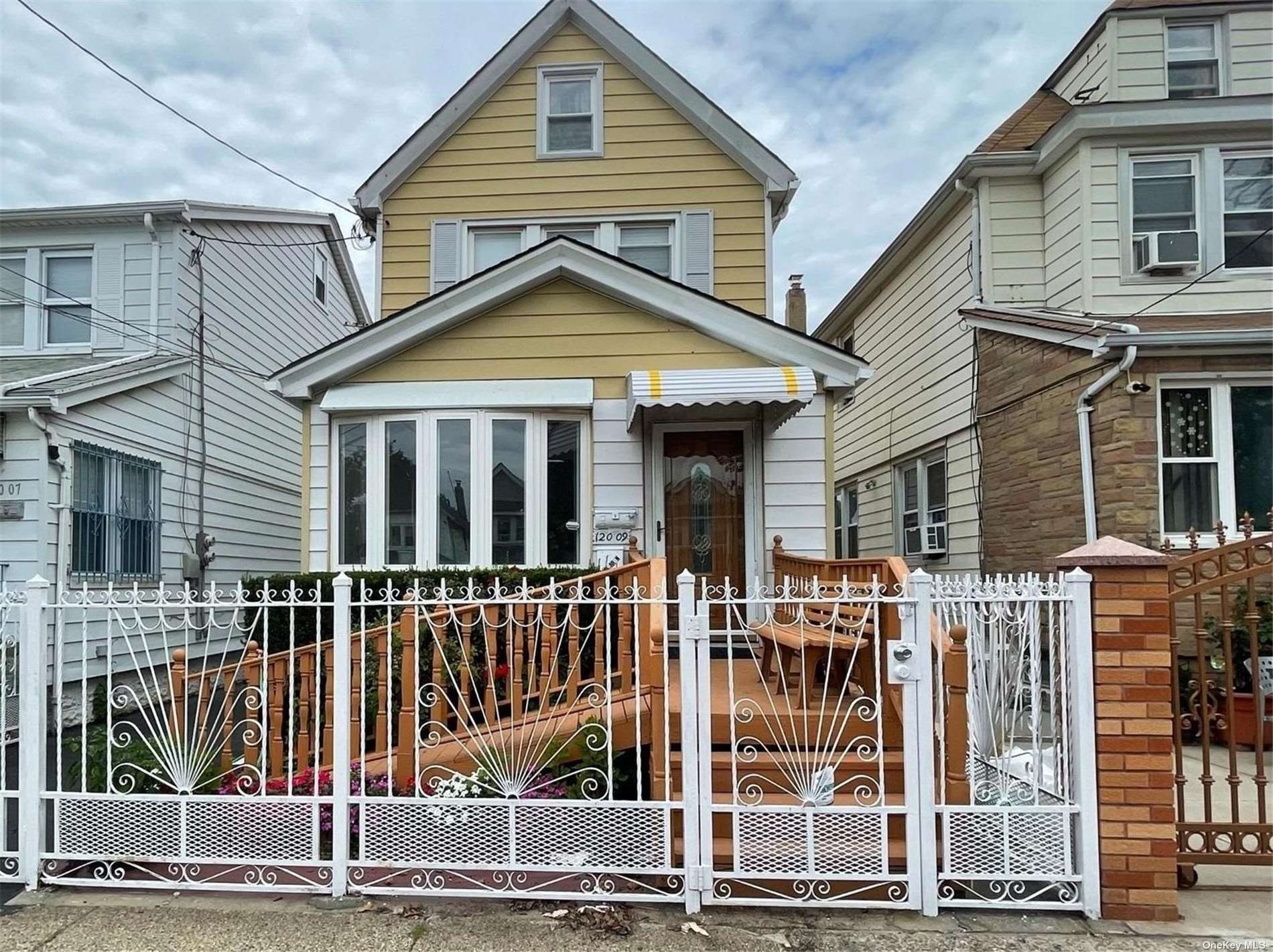 Single Family in South Ozone Park - Linden  Queens, NY 11420