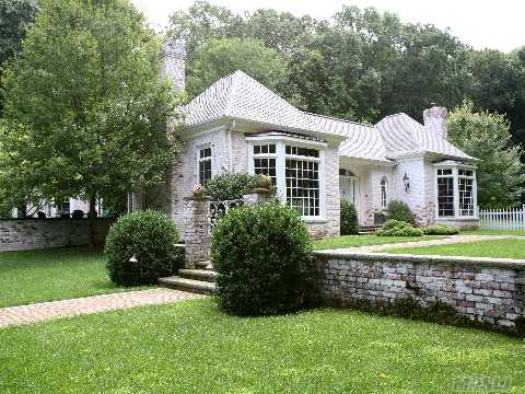 Pristine French Brick Manor House With High Ceilings, Beautiful Paneled Lib, Spectacular Eik, Lovely Master Suite W/Fplc. House & Grounds Designed By Innocenti & Webel. 