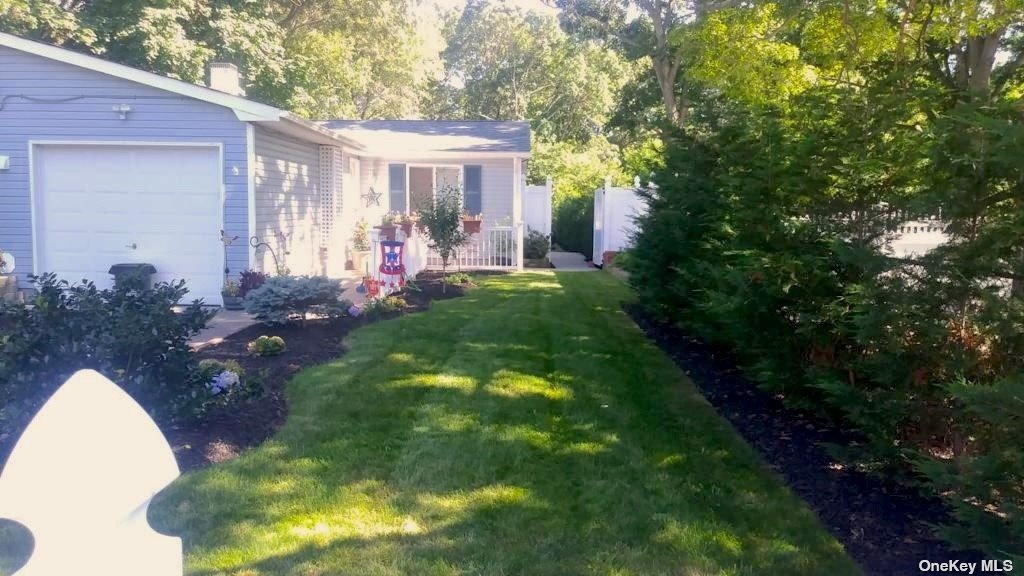 Single Family in Shirley - Northern  Suffolk, NY 11967