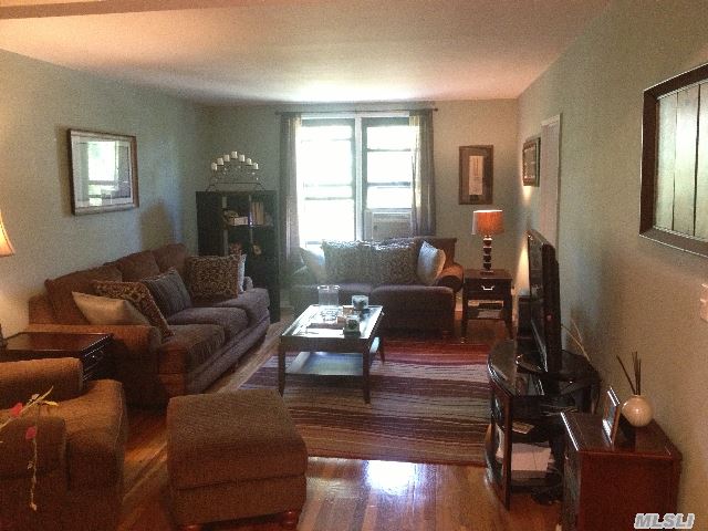 Beautiful Jr4 Converted To A 2 Bedroom,  Large Living Room,  Seperate Dining Area,  Kitchen With Breakfast Area. Plenty Of Storage With 2 Large Walk In Closets,  Pantry And Coat Closets. Close To Town And Houses Of Worship.