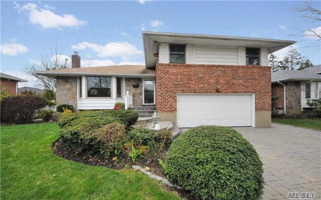 Expanded Split In The Desirable Birchwood Section Of Syosset. Updated Granite Kit W/Wood Cabinets And Ss Appliances. Renovated Baths. Spacious Brs. Den W/Fplc. Hardwood Flrs. Great For Entertaining W/Large Deck & Spacious Backyard. Great Curb Appeal W/Paver Driveway. Converted To Gas. Convenient To All. Don't Miss The Opportunity! Award Winning Syosset Sd. Grieved Taxes !