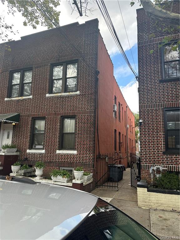 Single Family in Bronx - Chatteron  Bronx, NY 10472