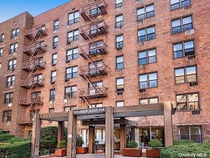 Condo in Jackson Heights - Leverich  Queens, NY 11372
