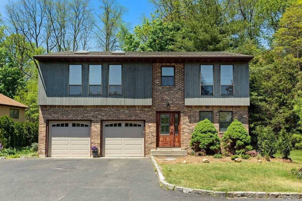 Recently Renovated! 4 Bdrm/3Bath Raised Ranch In Private Setting In Syosset Sd!, Open, Bright Layout W/Skylights, Beautiful Oak Floor, New Stainless/Granite Kitchen W/Gas!Lvrm, Fdrm, Master Bdrm W/New Bth Plus 2 Bdrms & Fbth On Main Level. Spacious Lower Level W/Den, Bdrm, Fbth, Ose & Full Basement! Walt Whitman Elem! Details Are Endless!