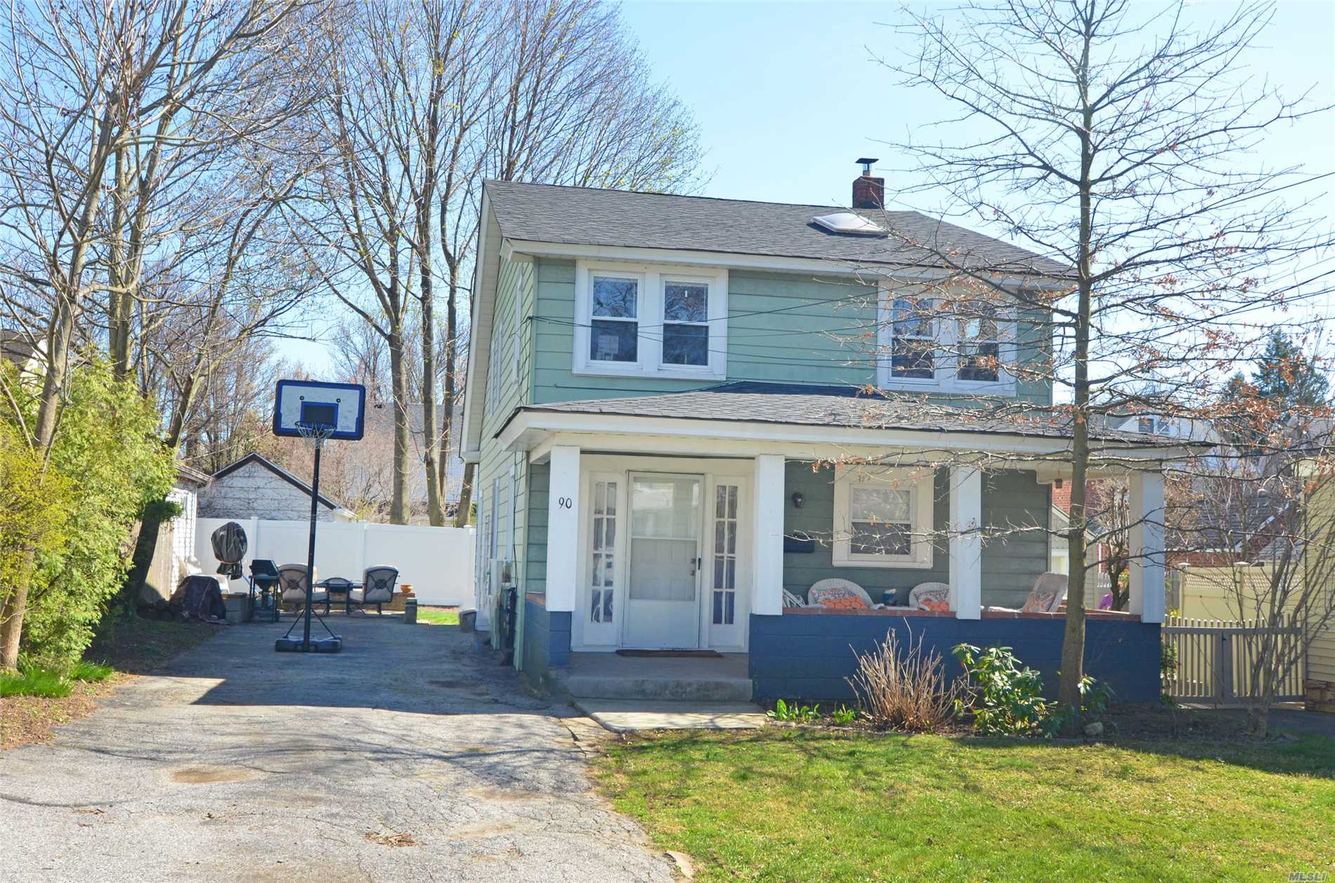 Charming Front Porch Colonial Set In Desirable Park Section Of Port Washington. Gracious Lr, Dr, And Updated Eik. Master Bedroom With Skylight. Newly Painted Basement.