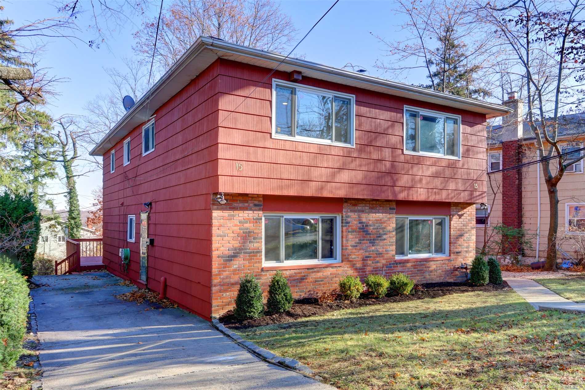 All Renovated, Spacious Bright Home, Fit For A Large Family Or Possible Mother-Daughter, 3 New Granite Bathrooms, Granite Eat-In-Kitchen, Huge Deck Off Very Large Family Room Overlooking Country Scenery! Block Away From Thomaston Park, Walk To Railroad. Baker Hill Elementary & Option Of South Or North Great Neck Middle & High School.