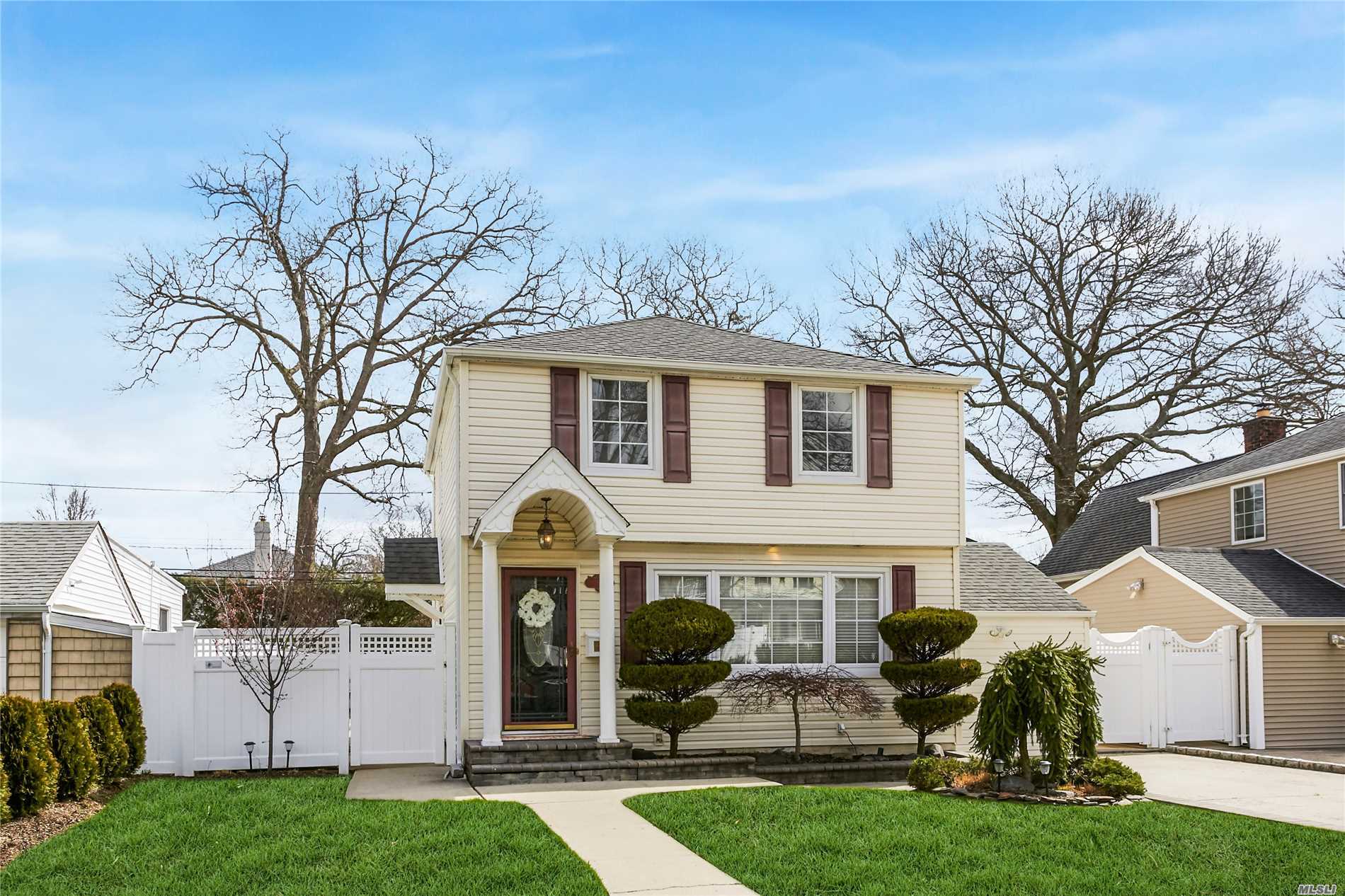 Beautiful And Immaculate One Family Home That Sits On A Generous Size Lot , Modern Kitchen With Granite , 2 Modern Full Bathrooms, 3 Bedrooms And Beautiful Hardwood Floors, The Home Also Has Central Air And Central Heat For Your Comfort.This Home Is A True Turn Key Home.