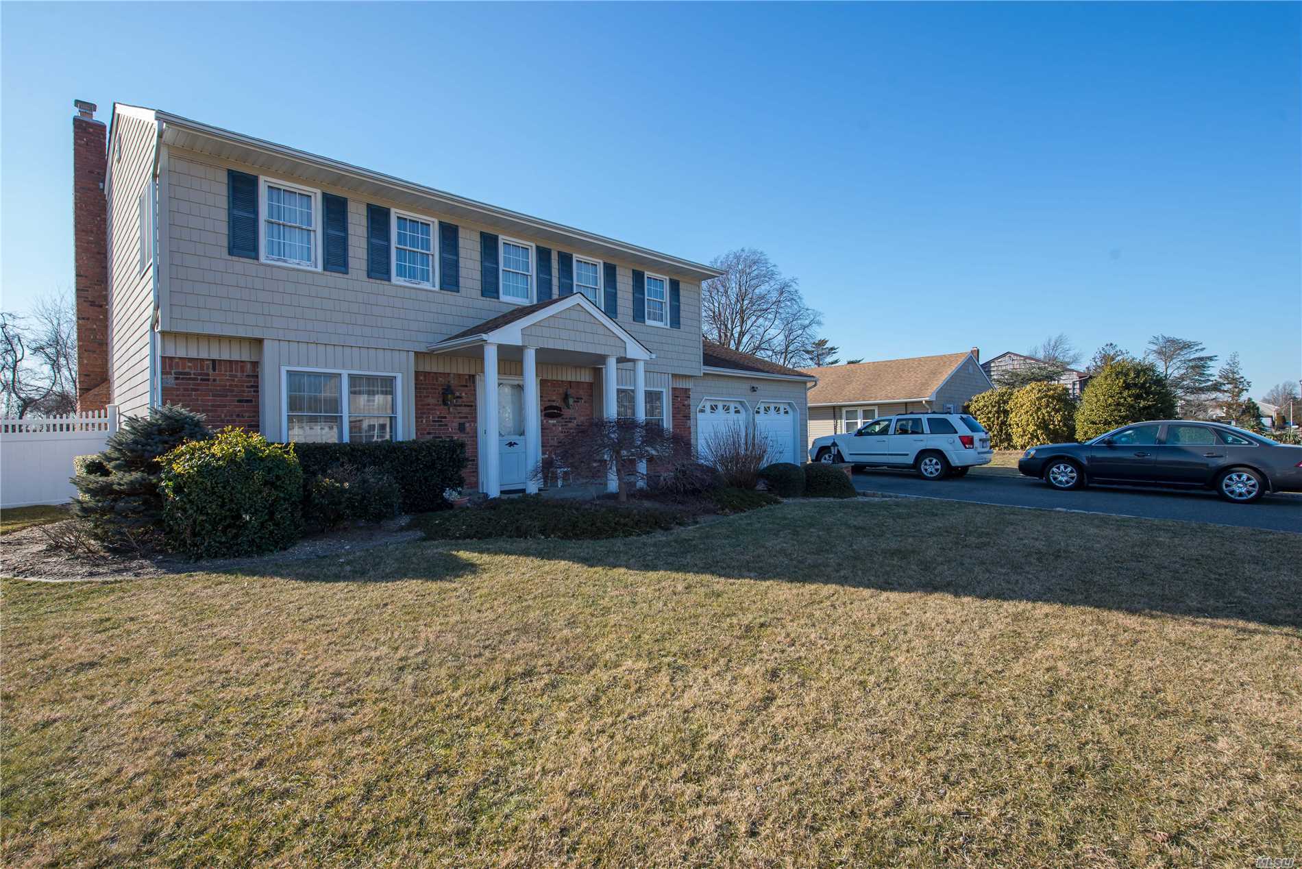 Prime Pace Landing Colonial. Well Maintained, Features Oversized Family Room With Fireplace, Eik W/Jen Air Grill & Butler&rsquo;s Pantry, Huge Master Bedroom Suite, Cac, Cvac, Gas Hw, 200 amp electric, Vinyl Perfections On Entire House, Arch Roof, Ig Gunite Pool. Sunroom & Shed Are A Gift.