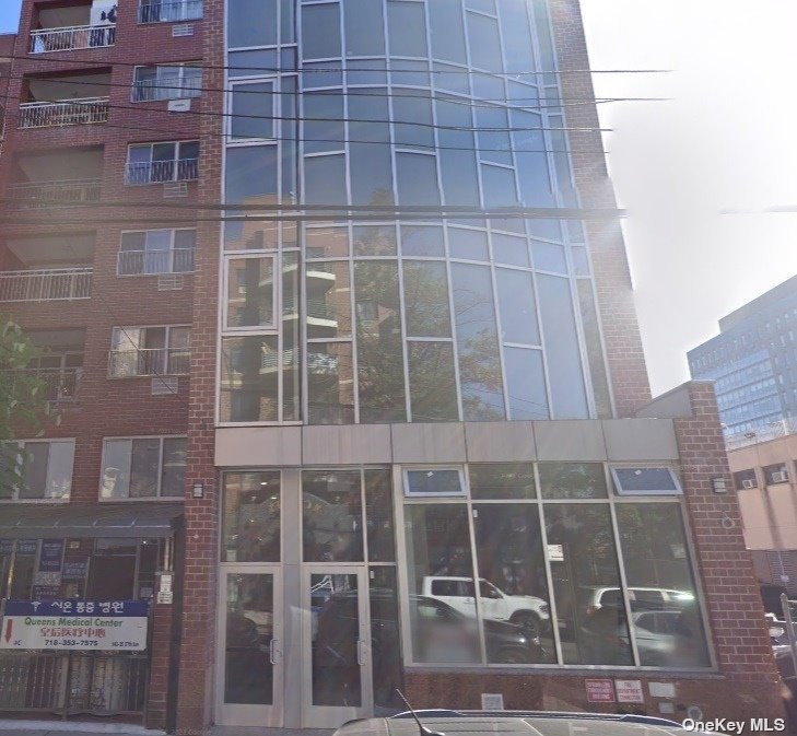 Commercial Lease in Flushing - 37th  Queens, NY 11354
