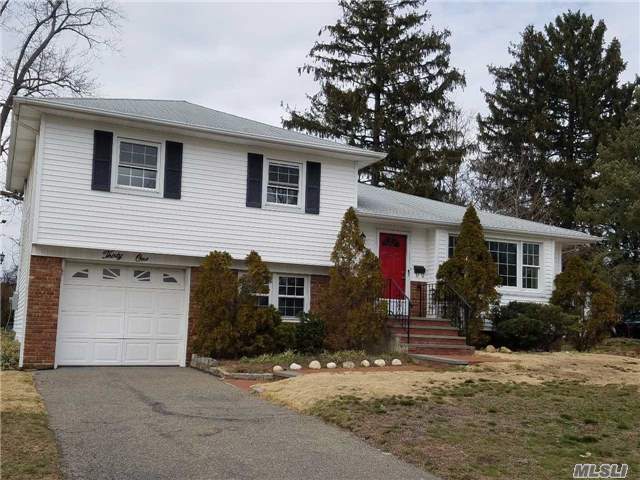 Beautiful 3 Br And 2 Ba Split In East Norwich.