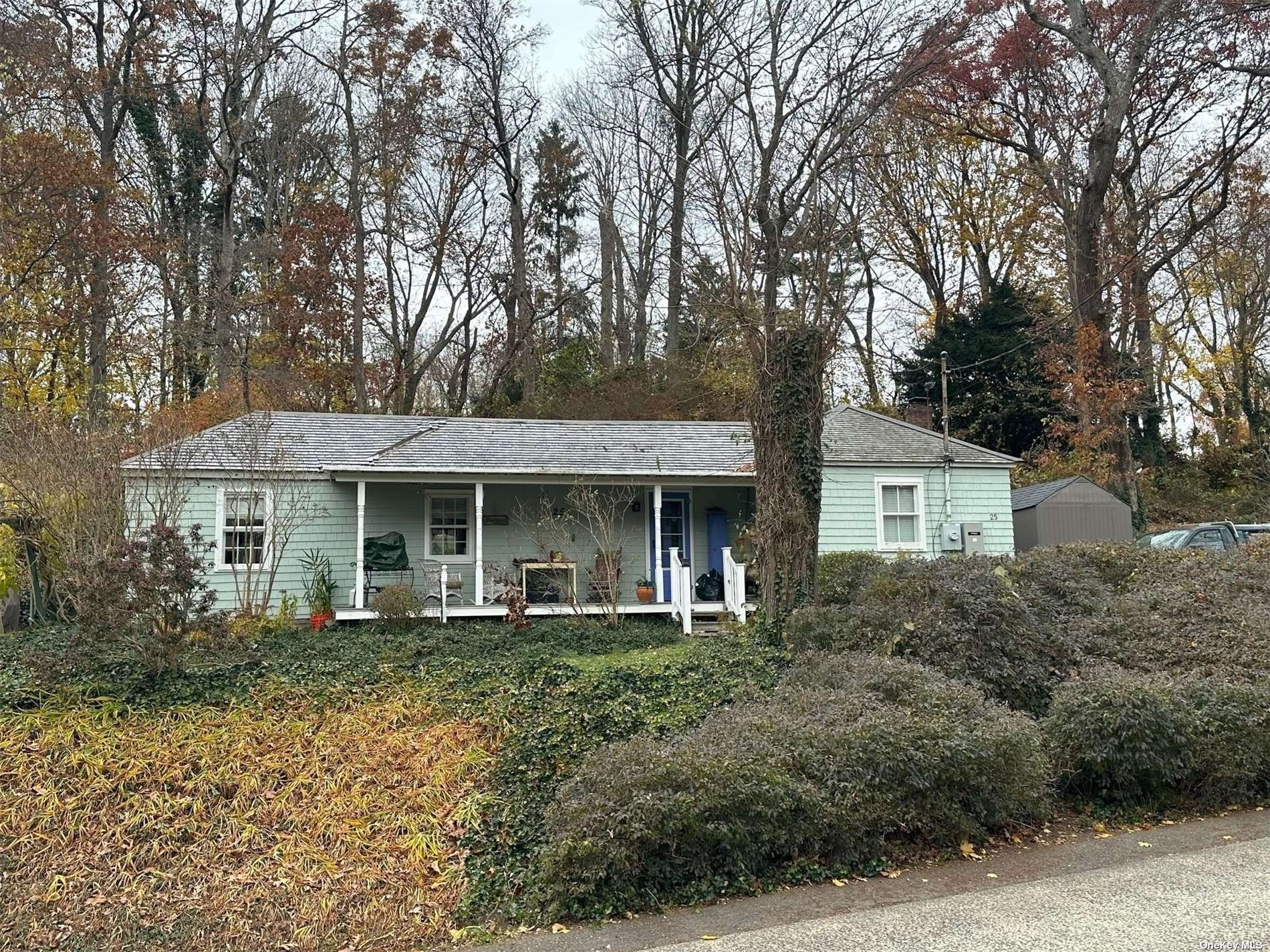 Single Family in Huntington Bay - Bay  Suffolk, NY 11743