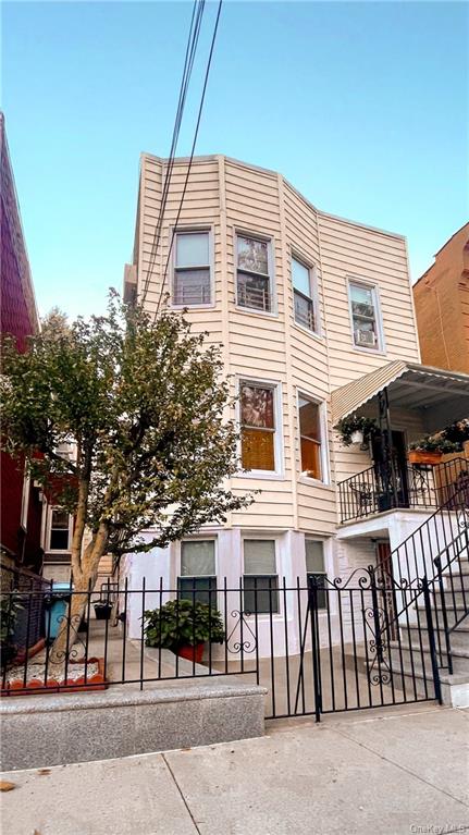 Single Family in Bronx - Wallace  Bronx, NY 10462