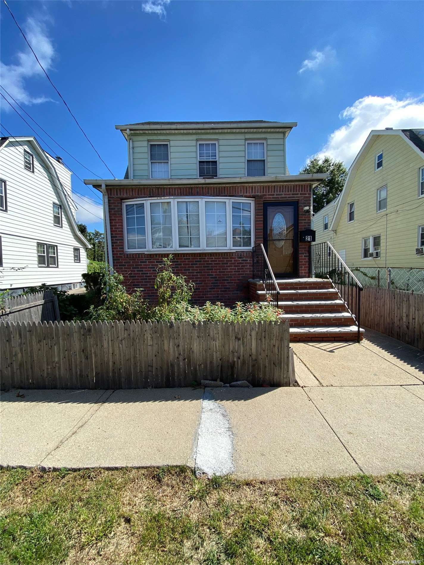 Single Family in Elmont - Lehrer  Nassau, NY 11003