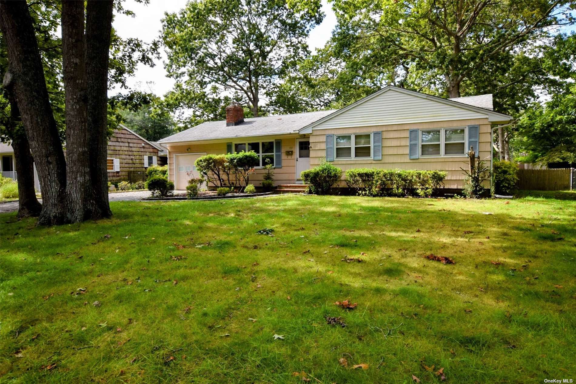 Single Family in Bellport Village - Howells Point  Suffolk, NY 11713