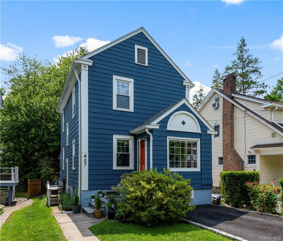 Single Family in Pelham - Pelhamdale  Westchester, NY 10803