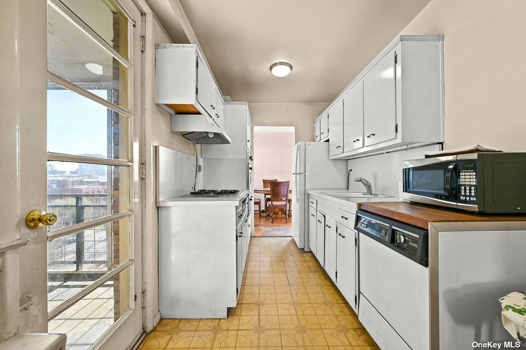 Coop 56th Avenue  Queens, NY 11373, MLS-3518237-10