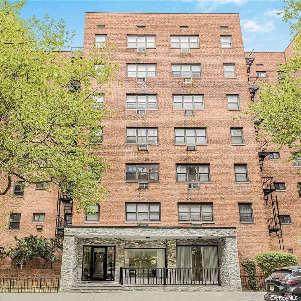 Coop 59th Ave  Queens, NY 11368, MLS-3516028-11