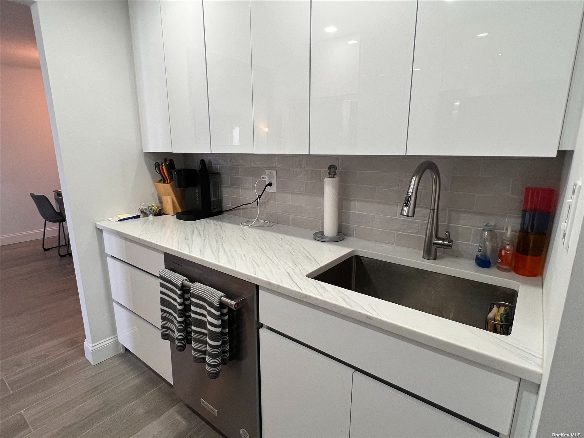 Apartment Broadway  Nassau, NY 11561, MLS-3496317-11