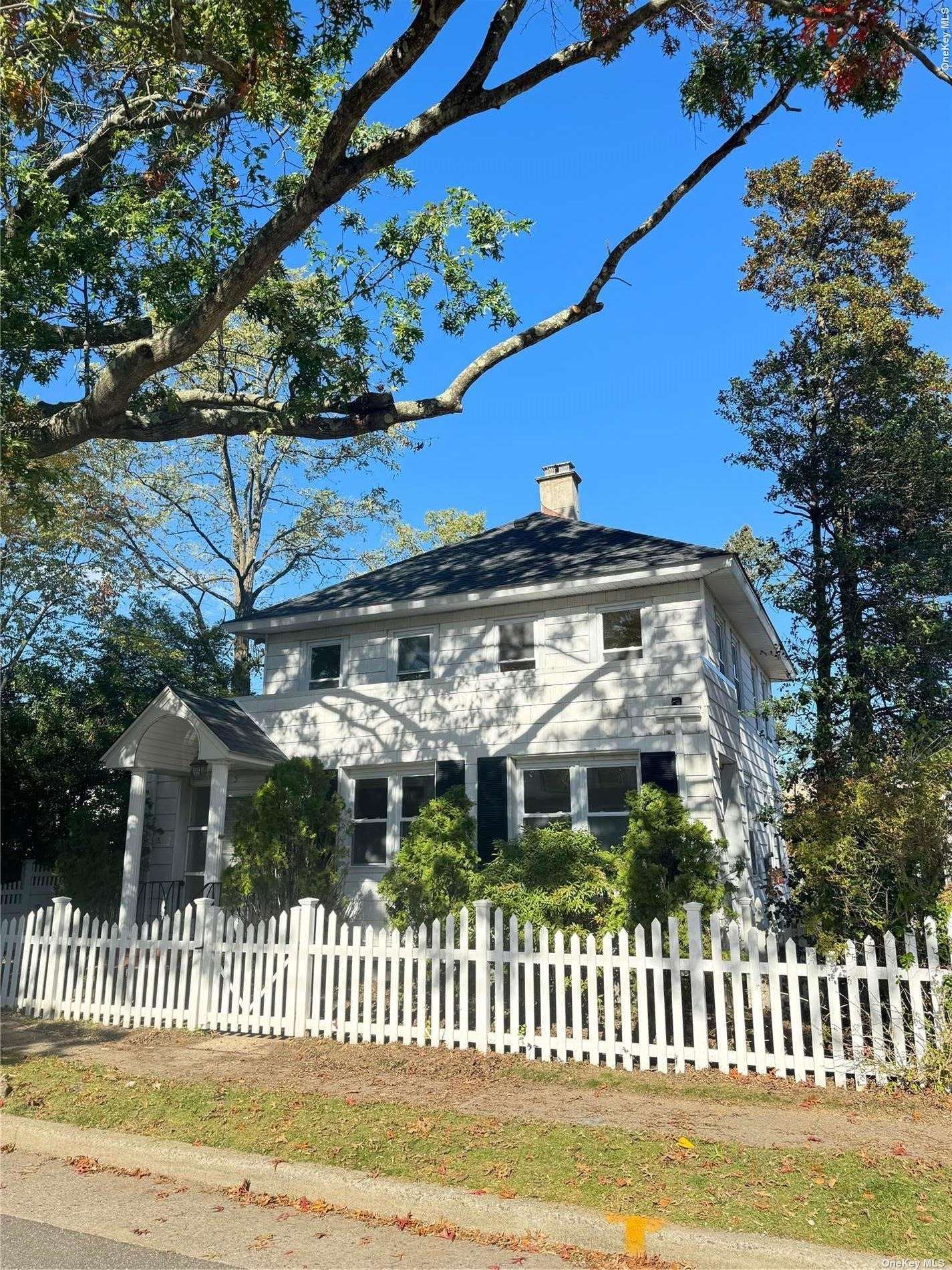 House Chestnut  Nassau, NY 11548, MLS-3517035-13