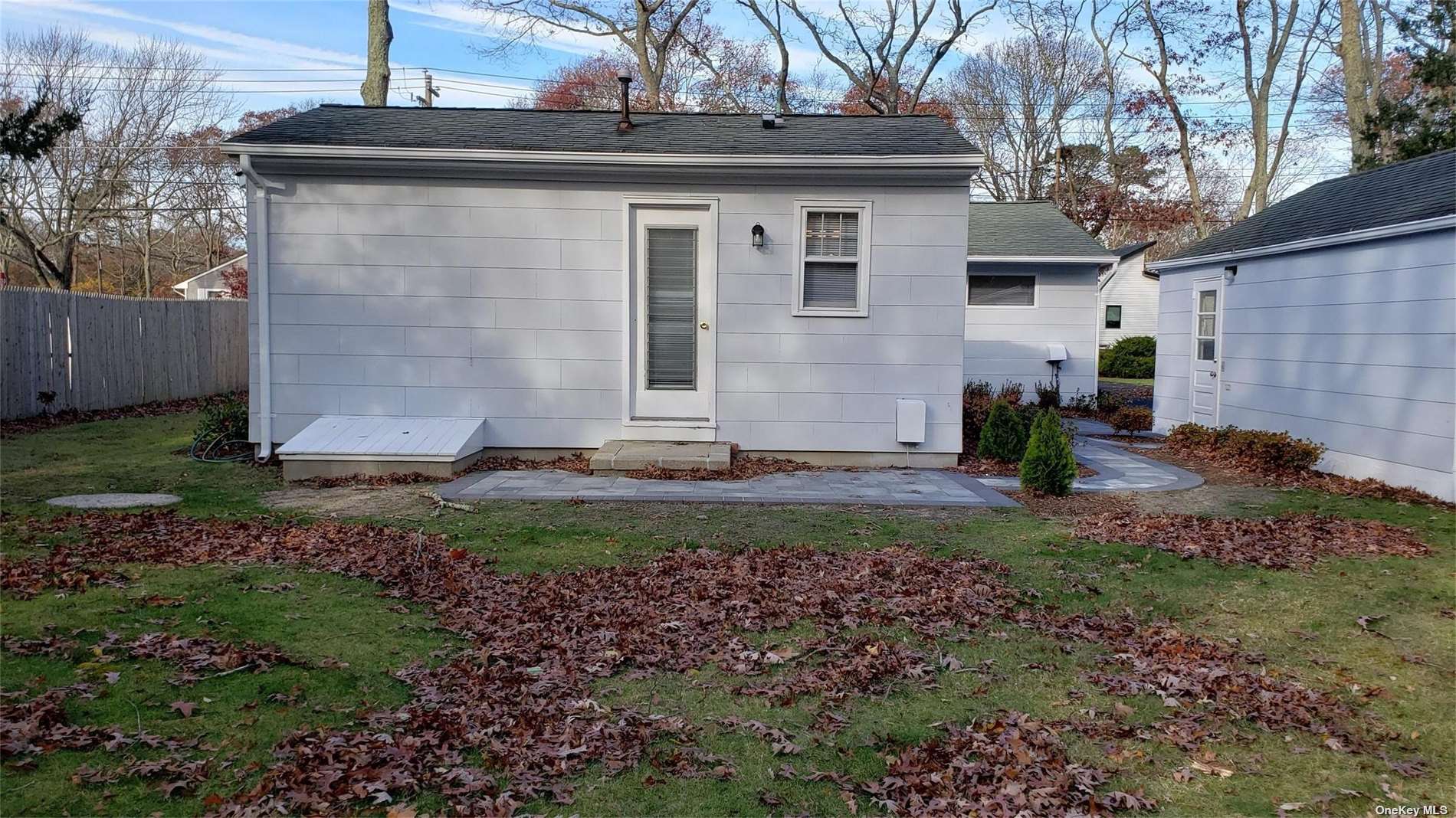 Single Family Lynncliff  Suffolk, NY 11946, MLS-3518452-13