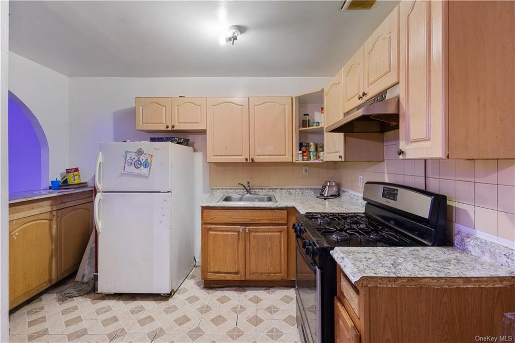 Single Family Belmont  Bronx, NY 10457, MLS-H6273798-16